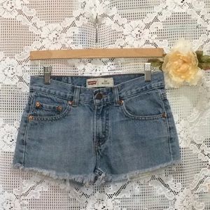 Levi's 550 Women's Denim Cut Off Frayed Blue Shorts Size 27